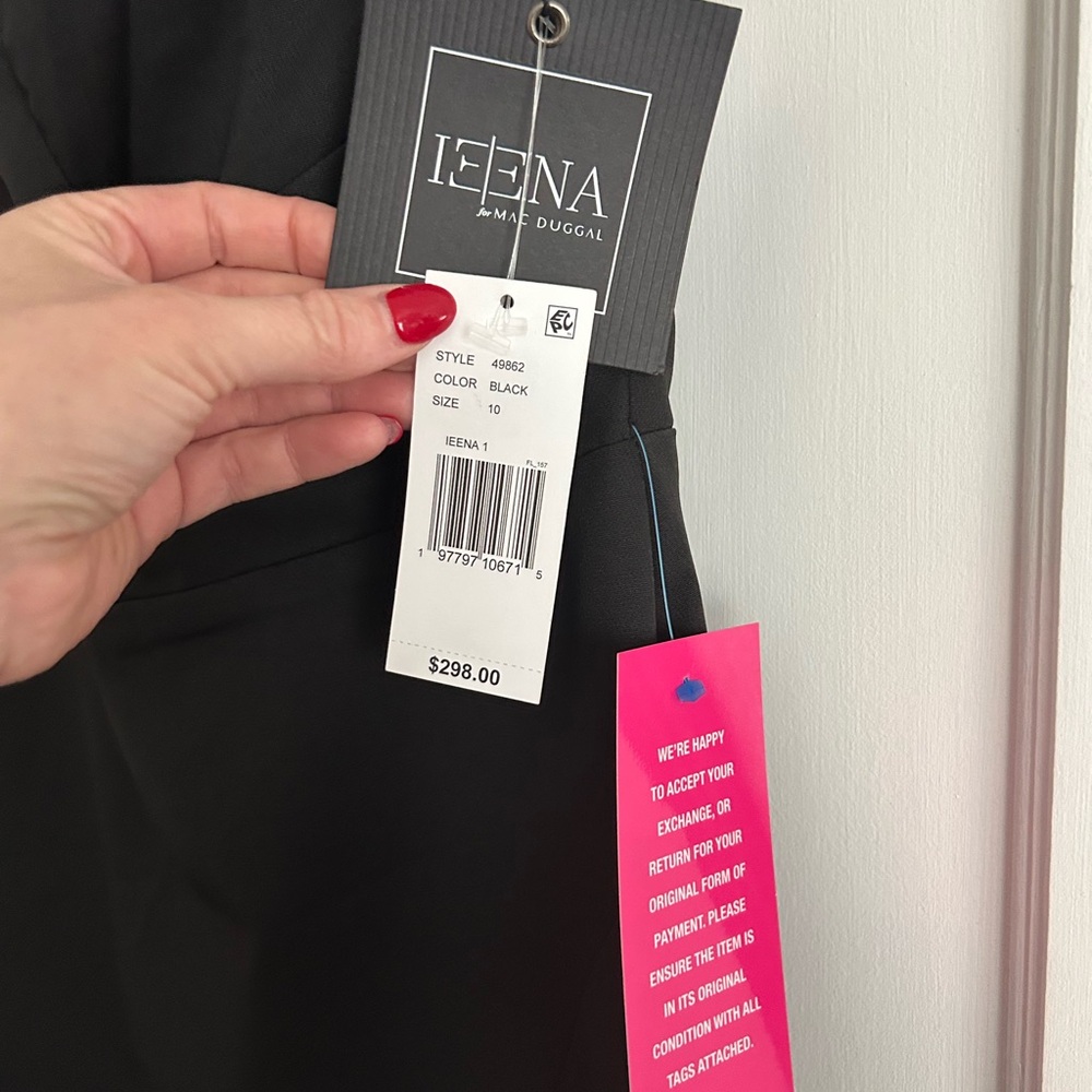 Elegant Black Sleeveless Dress - Picture 6 of 10